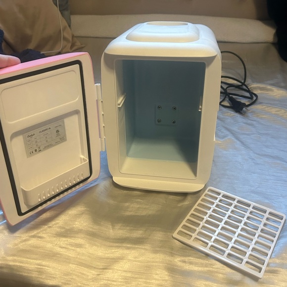 Cooluli Mini Fridge Pink - Picture 3 of 6